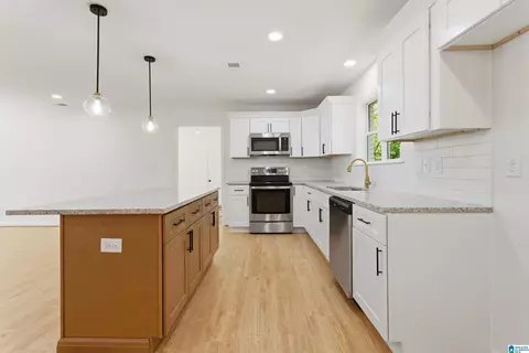 Kitchen - 620 Dee Dr, Warrior, AL 35180 photo 1 of 3