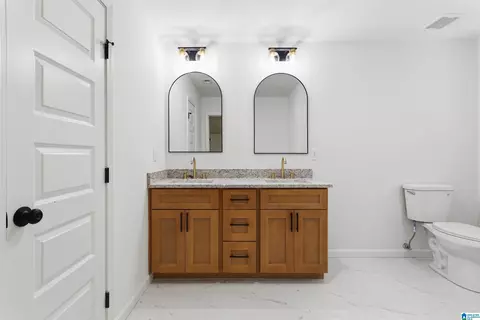 Bath - 620 Dee Dr, Warrior, AL 35180 photo 3 of 4