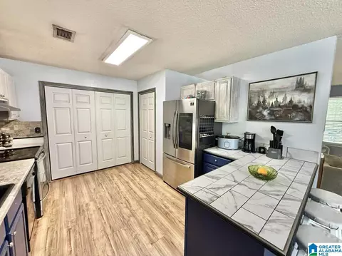 Kitchen - 222 Kenyon Dr, Ohatchee, AL 36271 photo 2 of 3