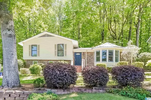 1330 Hillwood Dr, Alabaster, AL 35007