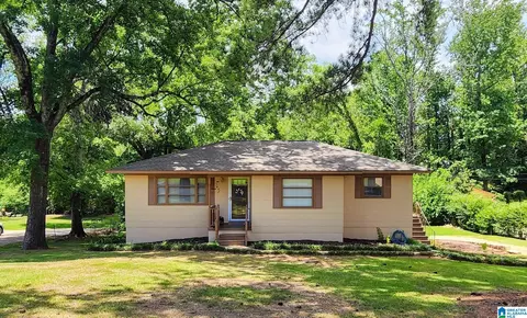112 Cedar Ln, Hueytown, AL 35023