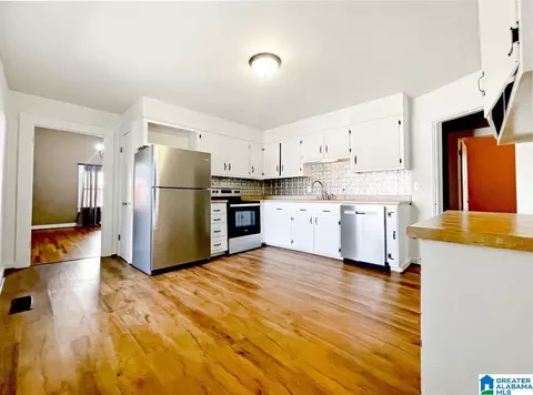 Kitchen - 301 1st Ave, Clanton, AL 35045 photo 1 of 2