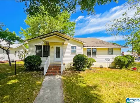 Exterior - 301 1st Ave, Clanton, AL 35045 photo 1 of 3