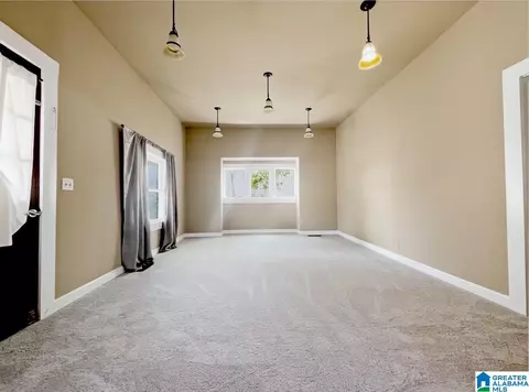 Living - 301 1st Ave, Clanton, AL 35045 photo 2 of 5