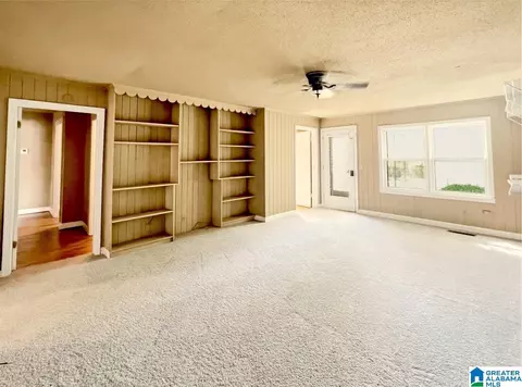 Living - 301 1st Ave, Clanton, AL 35045 photo 5 of 5