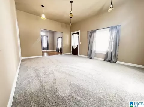 Living - 301 1st Ave, Clanton, AL 35045 photo 1 of 5