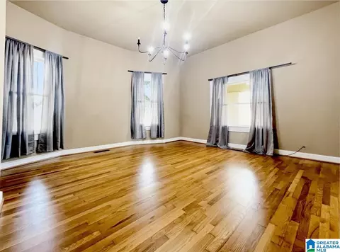 Living - 301 1st Ave, Clanton, AL 35045 photo 3 of 5