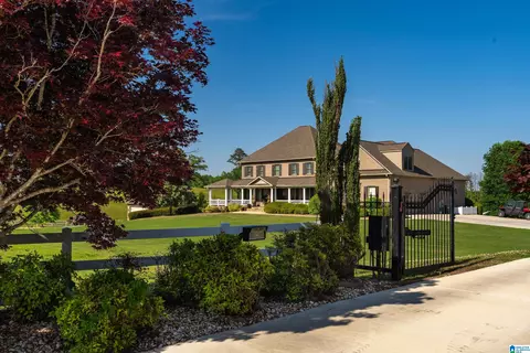 401 Southern Ln, Helena, AL 35080