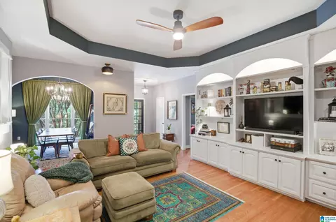 529 Willow Ln, Trussville, AL 35173