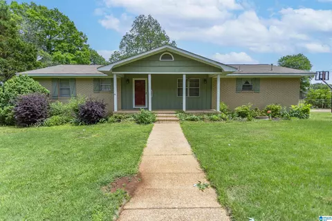 2801 Clyburne St, Hueytown, AL 35023
