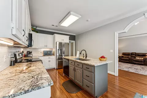 Kitchen - 1610 Hinkle Rd, Clanton, AL 35045 photo 2 of 4