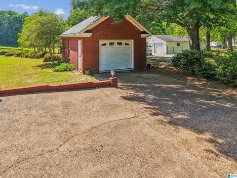 Exterior - 1610 Hinkle Rd, Clanton, AL 35045 photo 5 of 12