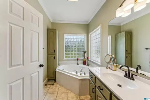Bath - 1610 Hinkle Rd, Clanton, AL 35045 photo 3 of 4