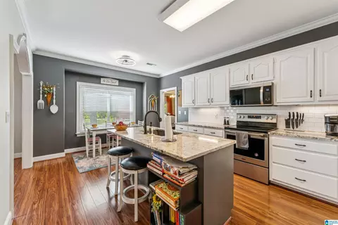 Kitchen - 1610 Hinkle Rd, Clanton, AL 35045 photo 4 of 4