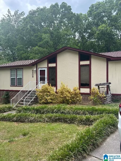 5208 Amberwood Cir, Pinson, AL 35126