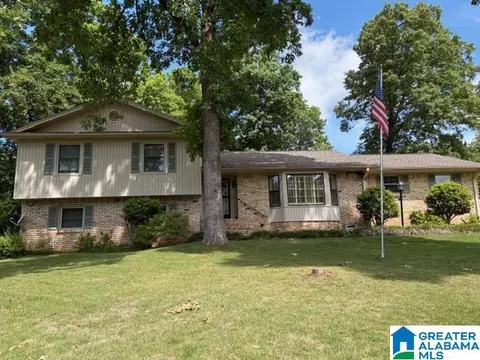 700 Kendall Dr, Vestavia Hills, AL 35226