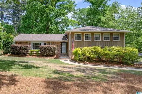 3217 Mockingbird Ln, Hoover, AL 35226