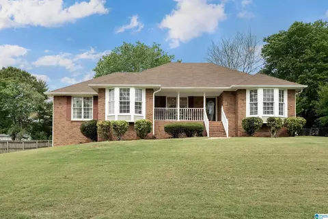 102 Red Maple Ln, Trussville, AL 35173