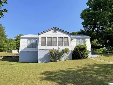 250 15th Ave SE, Graysville, AL 35073