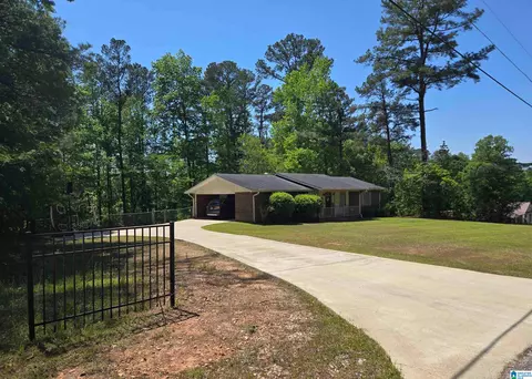 415 Elizabeth Dr, Roanoke, AL 36274