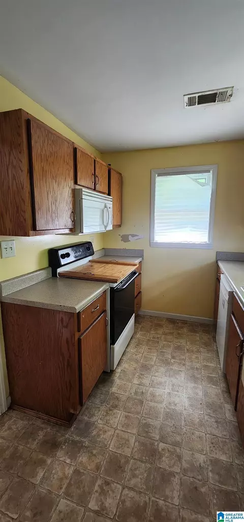 Kitchen - 732 1st Ave E, Oneonta, AL 35121 photo 2 of 2