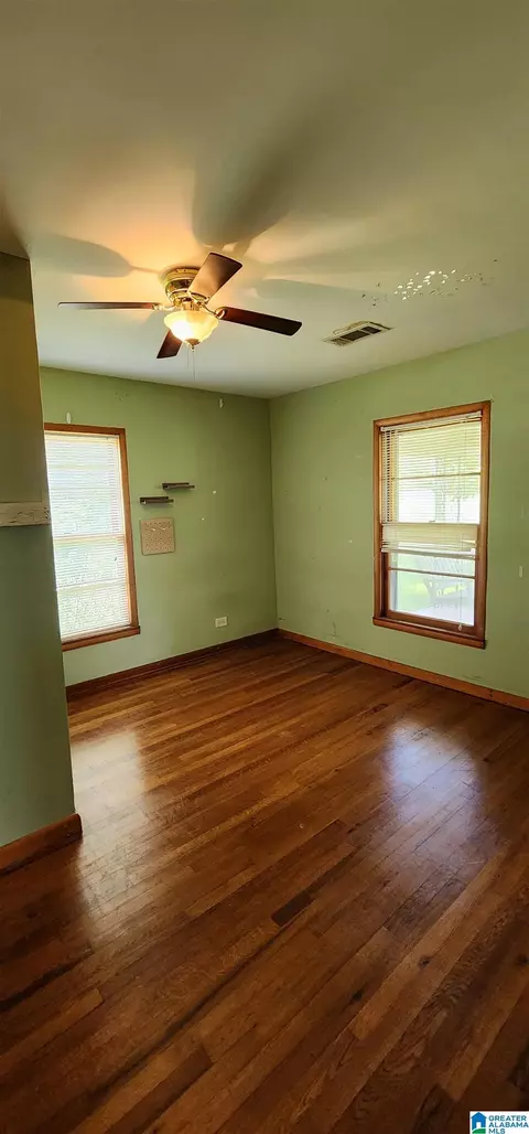 Bedroom - 732 1st Ave E, Oneonta, AL 35121 photo 2 of 4