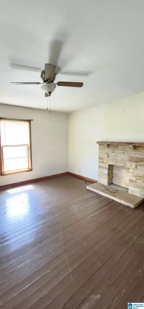 Living - 732 1st Ave E, Oneonta, AL 35121 photo 1 of 2