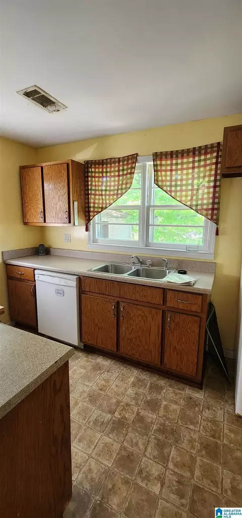Kitchen - 732 1st Ave E, Oneonta, AL 35121 photo 1 of 2