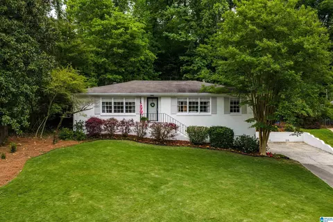 1909 Old Creek Trl, Vestavia Hills, AL 35216