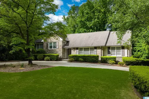 2237 Royal Crest Dr, Vestavia Hills, AL 35216