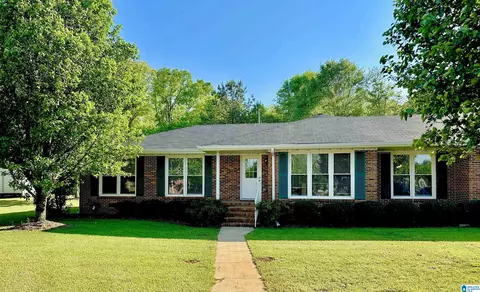 817 Taylor Cir, Sylacauga, AL 35150