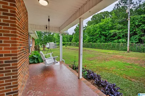 817 Taylor Cir, Sylacauga, AL 35150