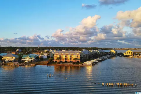 918 Delchamps Ave #4B, Dauphin Island, AL 36528