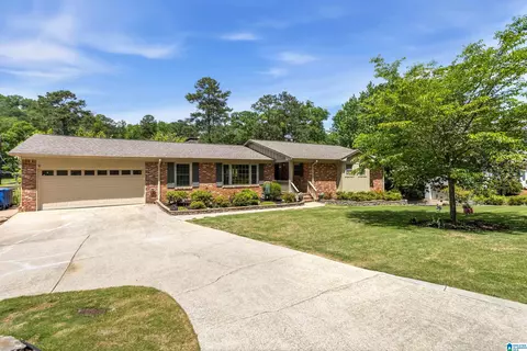 1720 Kestwick Dr, Hoover, AL 35226
