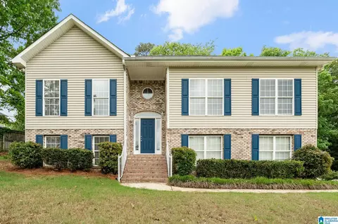 7017 Fox Creek Dr, Trussville, AL 35173