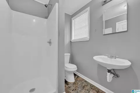 Bath - 899 Old Warrior Rd, Sumiton, AL 35148 photo 1 of 2
