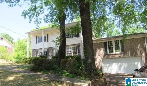 5560 Woodcreek Dr, Pinson, AL 35126