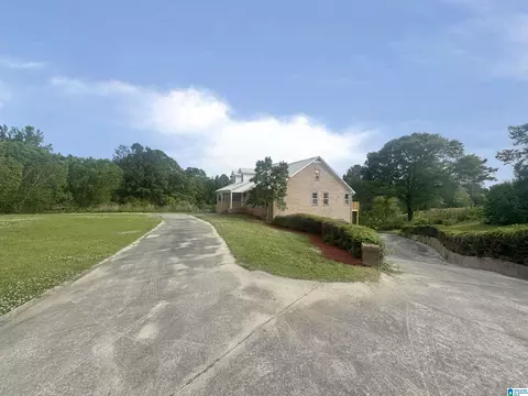 Exterior - 1914 Loop Rd, Moody, AL 35004 photo 2 of 11