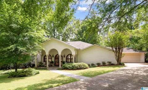 3513 S Woodridge Rd, Mountain Brook, AL 35223