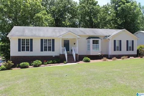 110 Georgia Manor Ln, Trussville, AL 35173