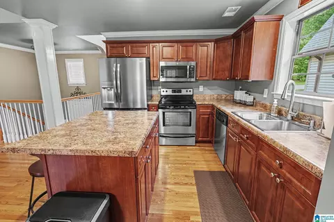 Kitchen - 116 Eagle Cove Dr, Pelham, AL 35124 photo 2 of 3