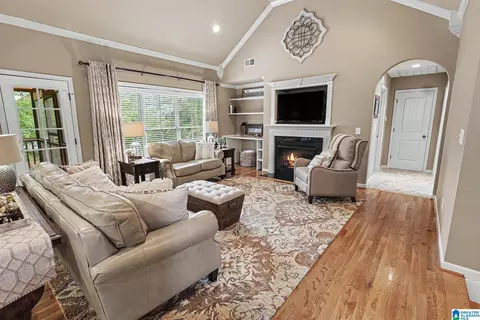 Living - 116 Eagle Cove Dr, Pelham, AL 35124 photo 2 of 3
