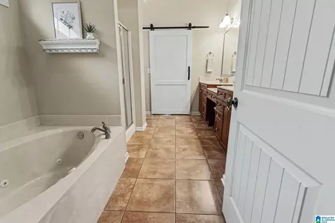 Entry Way - 116 Eagle Cove Dr, Pelham, AL 35124 photo 3 of 4