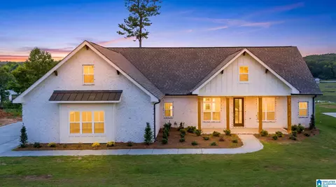 372 Lake Creek Dr, Guntersville, AL 35976