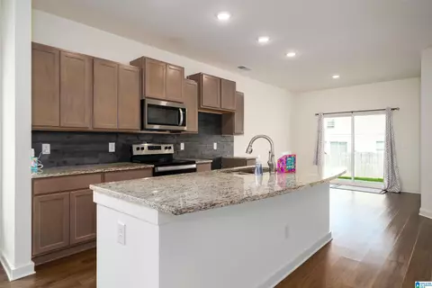 Kitchen - 9913 Hunter Pl, Warrior, AL 35180 photo 1 of 2