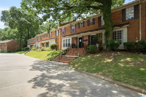 2024 Montreat Pkwy #2024, Vestavia Hills, AL 35216