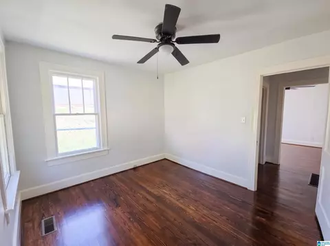 Bedroom - 1401 E 9th St, Anniston, AL 36207 photo 5 of 5