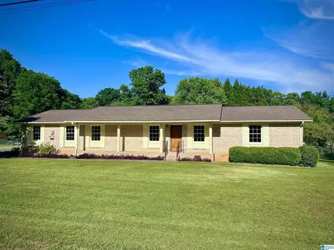 1101 Sugarloaf Ln, Anniston, AL 36207