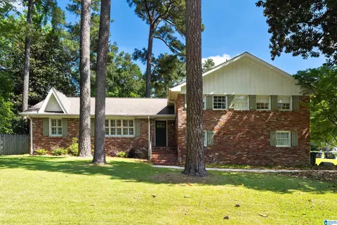 2300 Crossgate Trl, Vestavia, AL 35243
