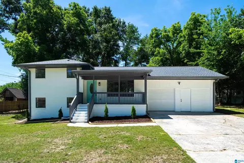 607 Fairlawn Cir, Hueytown, AL 35023